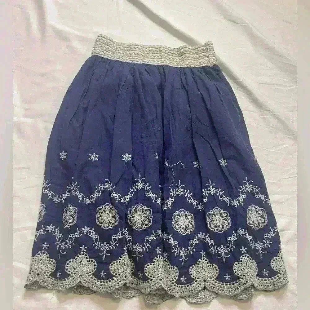 Metro Wear Embroidered Women’s Size Small Pull On Skirt Blue